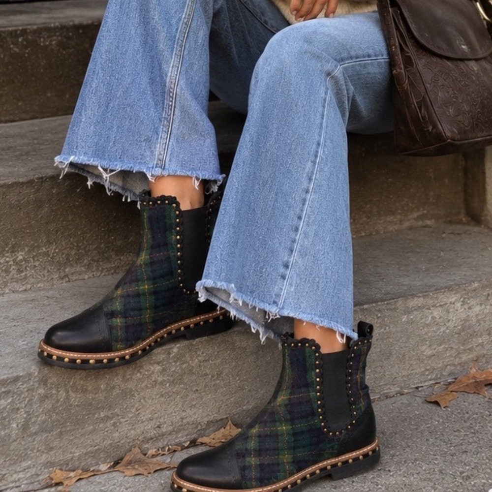 Free People Plaid Chelsea Boots EU 39 Black Leather Cap Toe Studded Wool Boho